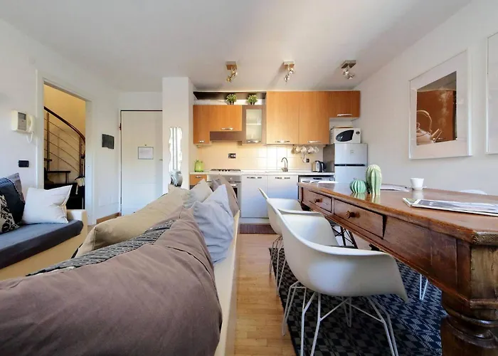 Historic Center Colosseum 2br 2ba Metro *
