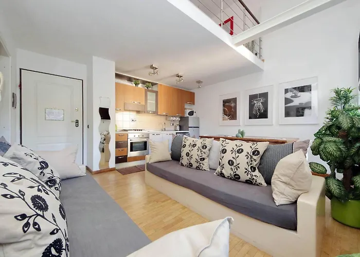 Historic Center Colosseum 2br 2ba Metro Рим
