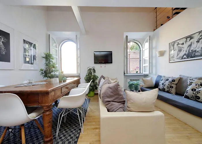 Дом отдыха Historic Center Colosseum 2br 2ba Metro Рим