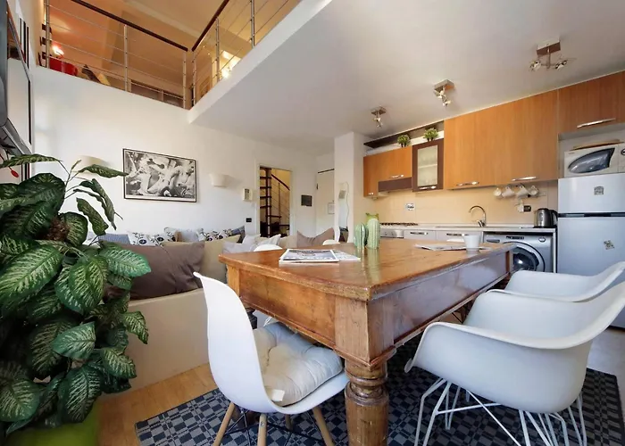 Дом отдыха Historic Center Colosseum 2br 2ba Metro *