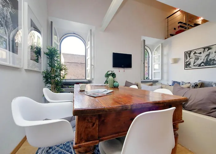 Дом отдыха Historic Center Colosseum 2br 2ba Metro Рим