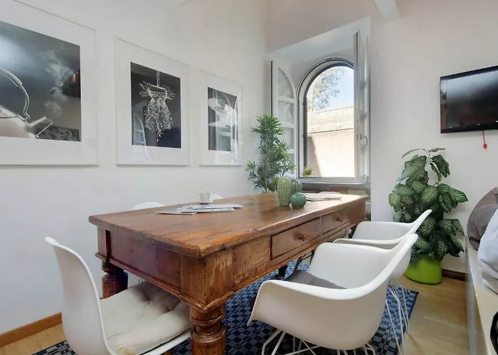 Дом отдыха Historic Center Colosseum 2br 2ba Metro *