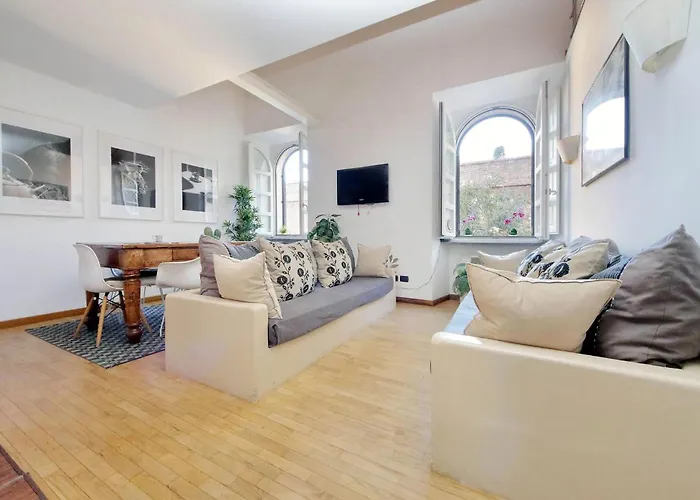 Historic Center Colosseum 2br 2ba Metro