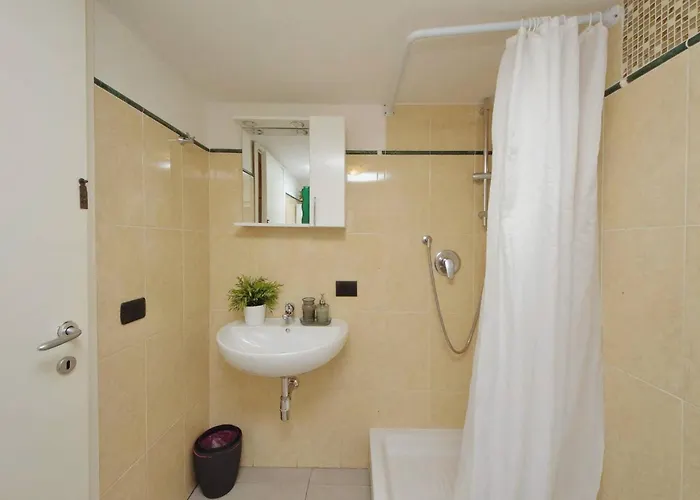 Historic Center Colosseum 2br 2ba Metro Дом отдыха Рим