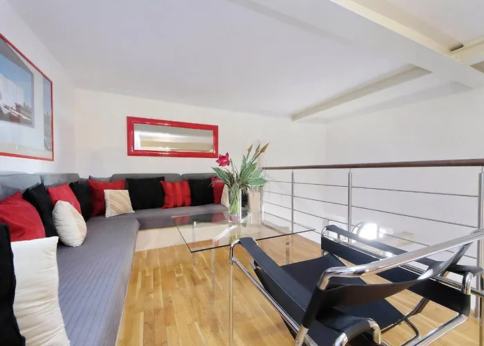 Дом отдыха Historic Center Colosseum 2br 2ba Metro *