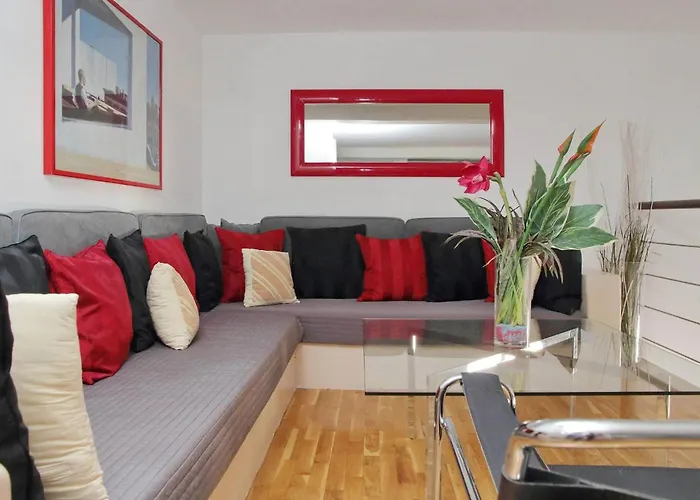 Historic Center Colosseum 2br 2ba Metro *